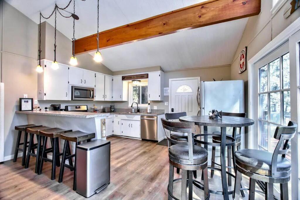 ビッグ・ベアー・レイク Chalet Monterey W/Hot Tub - Big Decks/Bbqヴィラ エクステリア 写真