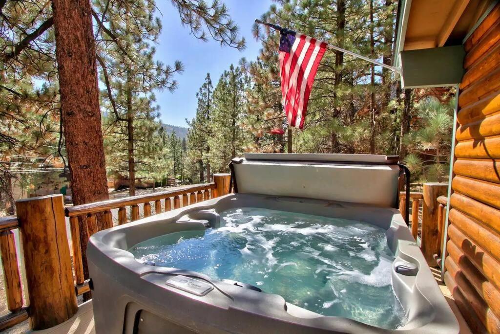 ビッグ・ベアー・レイク Chalet Monterey W/Hot Tub - Big Decks/Bbqヴィラ エクステリア 写真