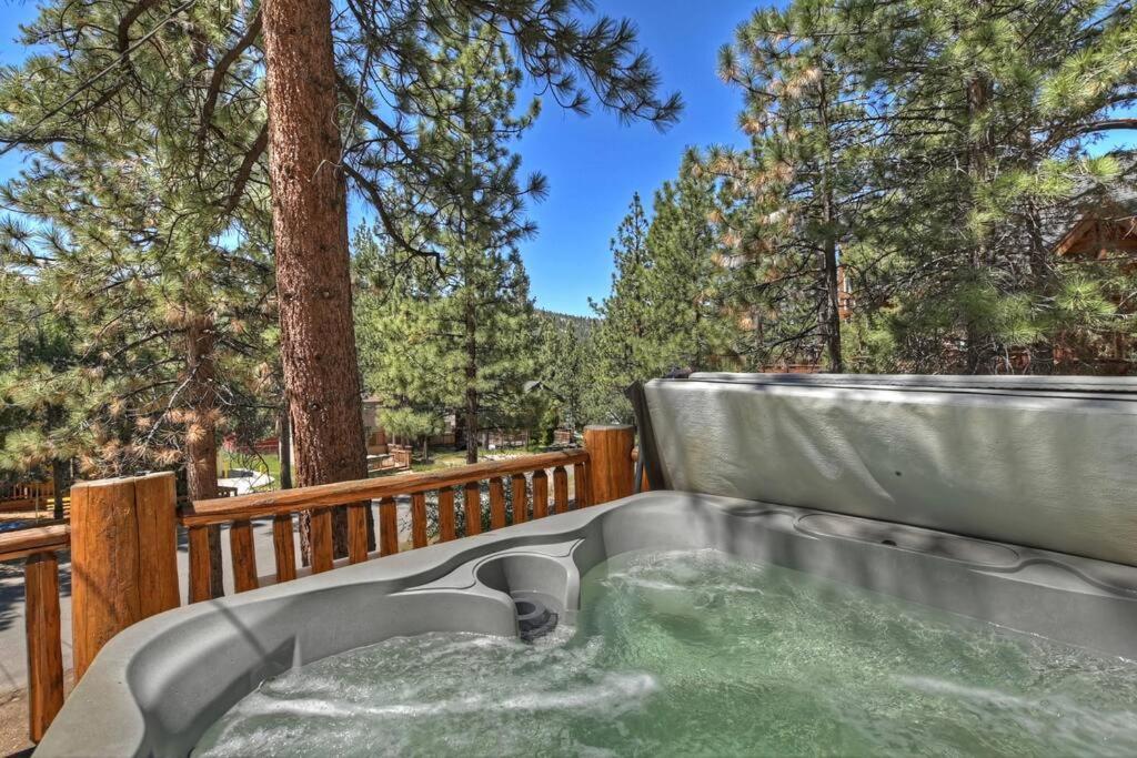 ビッグ・ベアー・レイク Chalet Monterey W/Hot Tub - Big Decks/Bbqヴィラ エクステリア 写真